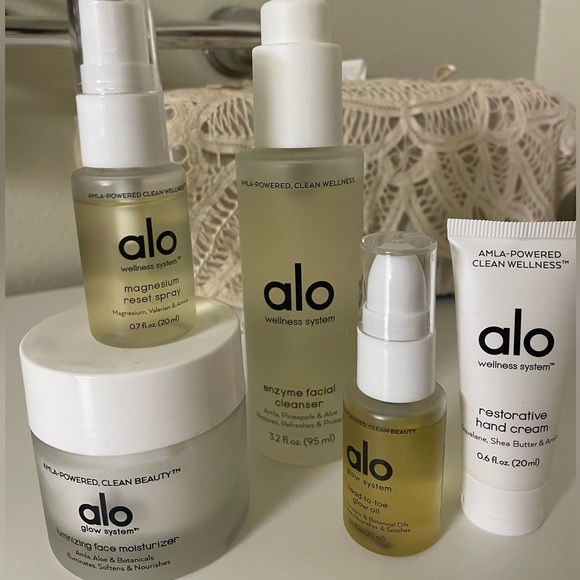 ALO Yoga set (5 products)
